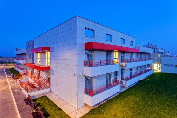 Aluminum facade on residential building at night — Stock Photo, Image