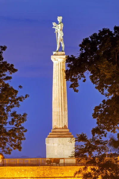 Monumento di Victor di notte — Foto Stock