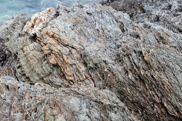 Rocas grises agudas en la playa —  Fotos de Stock