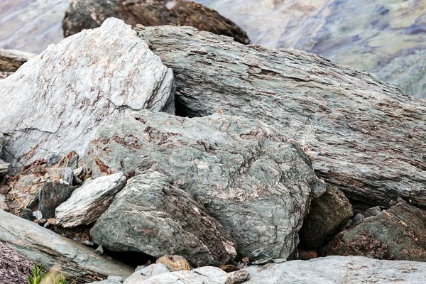 Rocas grises agudas en la playa —  Fotos de Stock