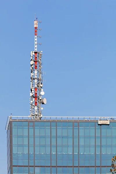 Antena de telecomunicações — Fotografia de Stock
