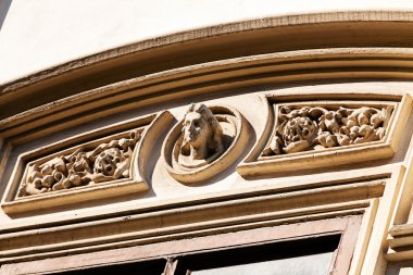 bir bina cephe detayları