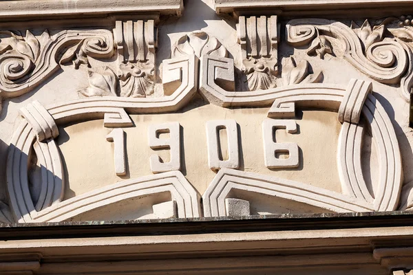 Dettagli facciata su edificio classico — Foto Stock