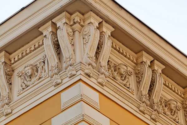 Szczegóły elewacji na budynku klasycznego — Zdjęcie stockowe