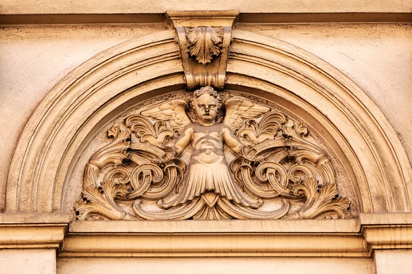 Détails de façade sur le bâtiment classique — Photo