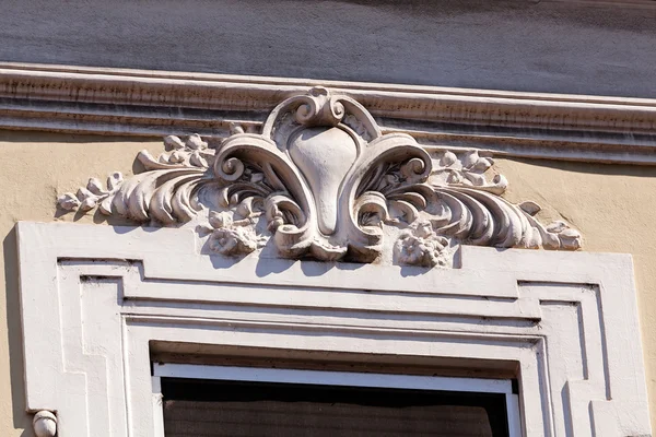 Detalles de fachada en edificio clásico —  Fotos de Stock