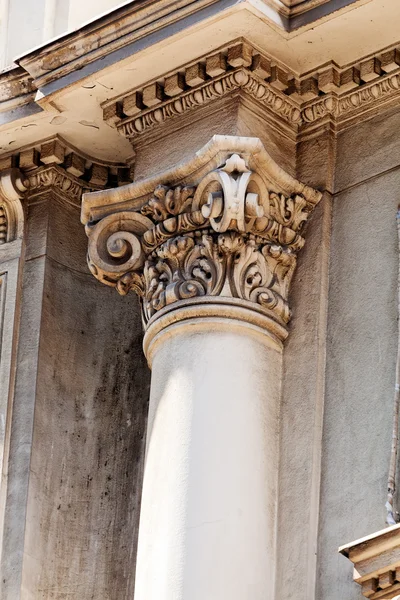 Detalles de fachada en edificio clásico —  Fotos de Stock