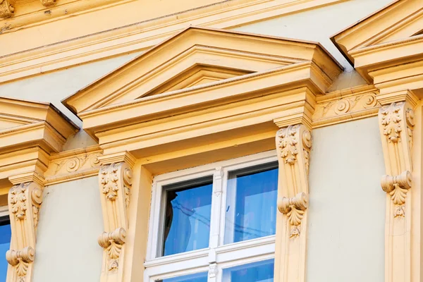 Detalles de fachada en un edificio — Foto de Stock