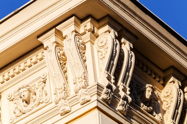 Detalles de fachada en un edificio —  Fotos de Stock