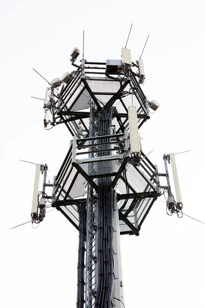 Antenas de telecomunicações no edifício — Fotografia de Stock
