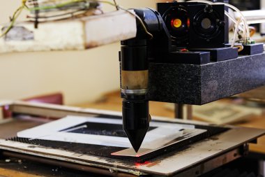 Kırmızı lazer Kesim Makinası