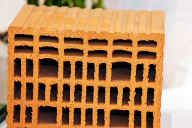 Turuncu içi boş kil blok 