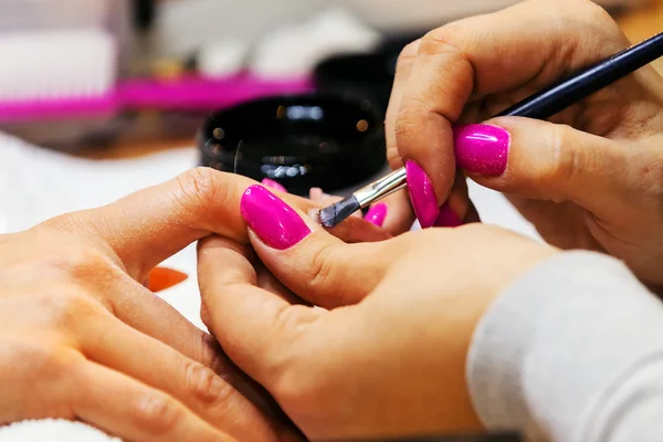 Mujer en un salón de belleza — Foto de Stock