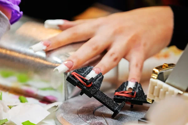 Woman in a nail salon — Stock Photo, Image