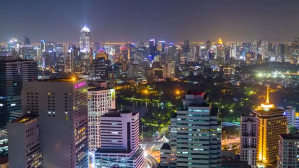 Uitzicht op de skyline van bangkok's nachts. — Stockvideo