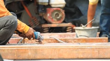Kaynak, taşlama, metal sektöründe kesme çelik işçileri