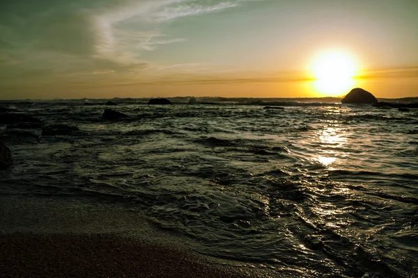 Vlny oceánu v sunrise — Stock fotografie
