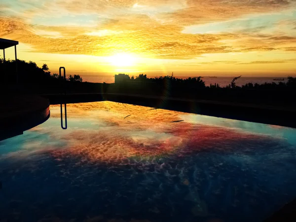 Západ slunce v Africe nad bazén — Stock fotografie