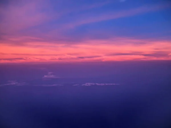 Ariel Vista Nuvens Céu Pôr Sol Acima Fundo Cidade — Fotografia de Stock