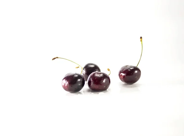 Cerezas Aisladas Sobre Fondo Blanco — Foto de Stock