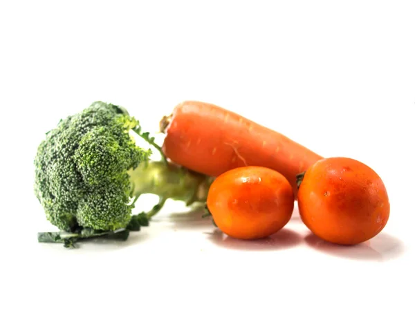 Vereinzelte Gruppe Von Karotten Brokkoli Und Tomaten — Stockfoto