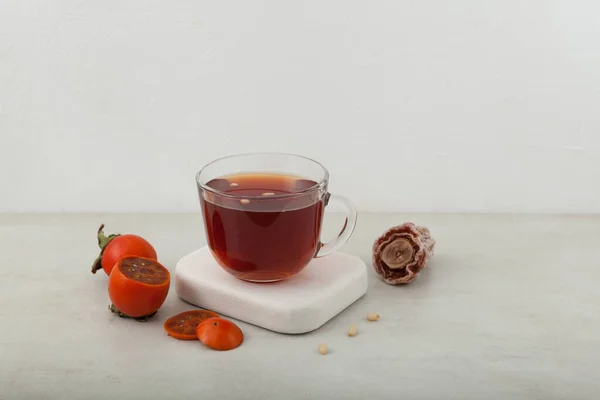 Суджонгва Корейский Чай Холодными Фруктами Охлажденный Пунш Прозрачной Чашке Легкий — стоковое фото