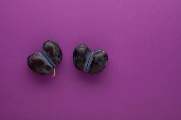 Fruta Feia Fundo Lilás Com Espaço Cópia Poda Forma Coração — Fotografia de Stock