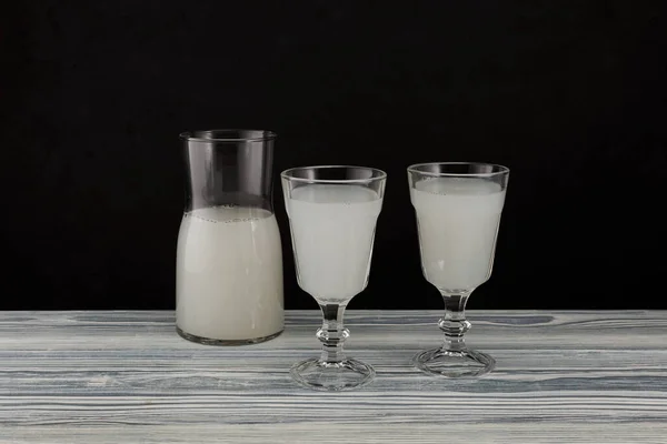 Pulque Pulke Bicchieri Sfondo Scuro Bevanda Messicana Tradizionale Base Linfa — Foto Stock