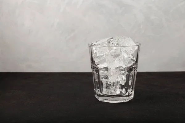 Klares Bis Oben Mit Eis Aus Reinem Quellwasser Gefülltes Glas — Stockfoto