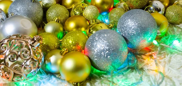 Kerstachtergrond Met Bubbels Kleurrijke Kerstverlichting Kerstversiering — Stockfoto