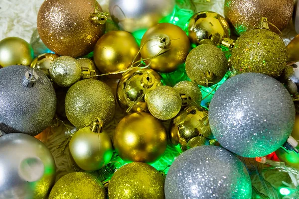 Kerstachtergrond Met Bubbels Kleurrijke Kerstverlichting Kerstversiering — Stockfoto