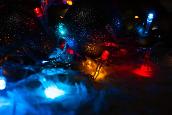 Kerstachtergrond Met Bubbels Kleurrijke Kerstverlichting Kerstversiering — Stockfoto