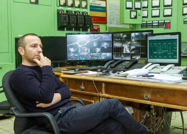 Man Een Fabriek Persoon Een Fabriek — Stockfoto