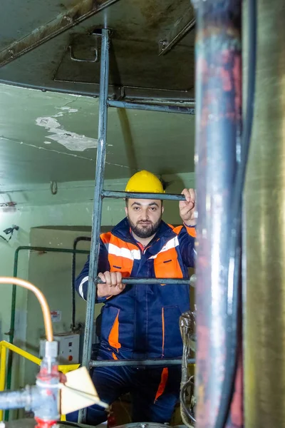 Trabalhador Construção Civil Com Capacete Amarelo Fábrica Trabalhador Industrial Com — Fotografia de Stock