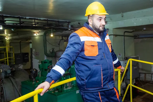 Trabalhador Construção Civil Com Capacete Amarelo Fábrica Trabalhador Industrial Com — Fotografia de Stock