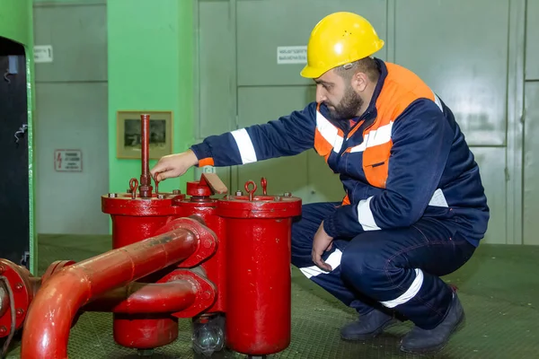 Trabalhador Construção Civil Com Capacete Amarelo Fábrica Trabalhador Industrial Com — Fotografia de Stock