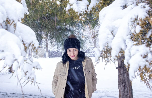 woman in forest, portrait of a woman in winter forest, cute woman in winter park