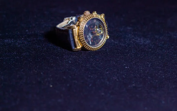old watch, retro watch on black background, watch in the dark, golden watch on black