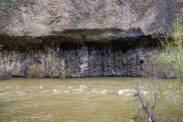 Вода Тече Річку Скеля Воді — стокове фото