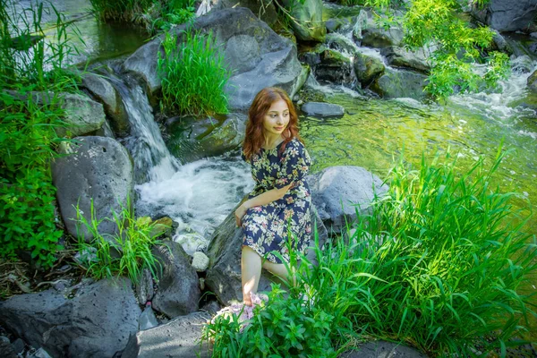 Retrato Una Chica Pelirroja Retrato Una Mujer Bonita — Foto de Stock