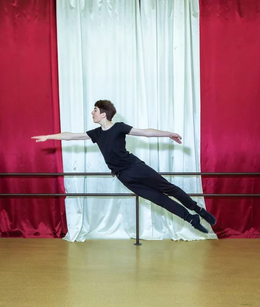 Menino Dançando Menino Jovem Estúdio Dança — Fotografia de Stock