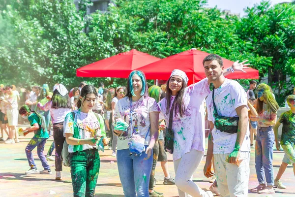 Las Porciones Gente Festival Del Color Caras Coloreadas Los Pueblos — Foto de Stock