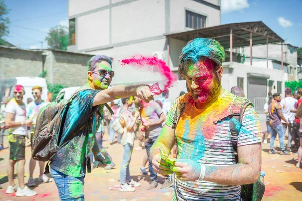 Las Porciones Gente Festival Del Color Caras Coloreadas Los Pueblos — Foto de Stock