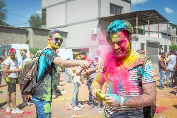 Las Porciones Gente Festival Del Color Caras Coloreadas Los Pueblos — Foto de Stock