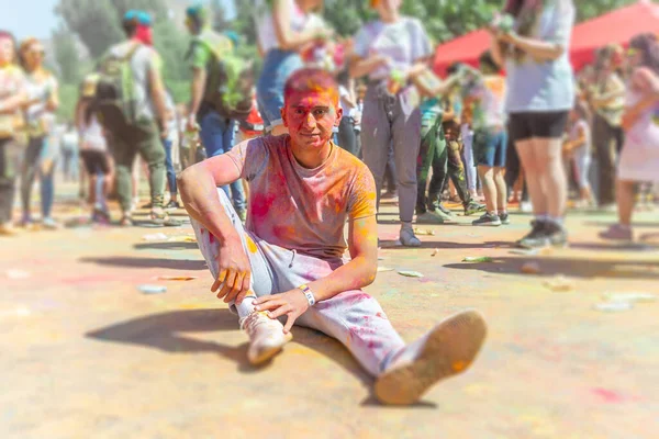 Muchacho Joven Bonito Festival Del Color Caras Coloreadas Los Pueblos — Foto de Stock