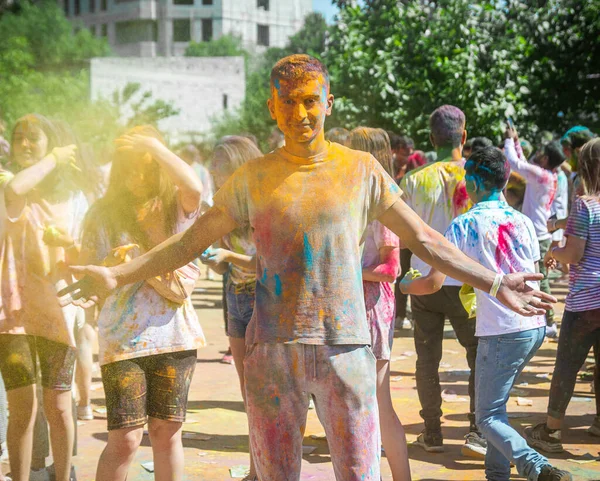 Muchacho Joven Bonito Festival Del Color Caras Coloreadas Los Pueblos — Foto de Stock