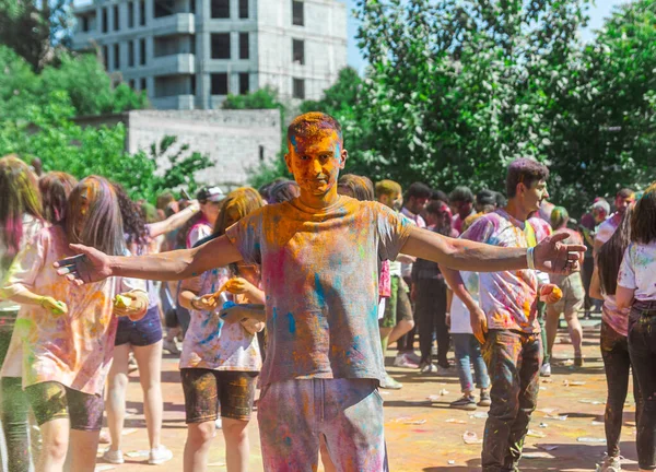 Muchacho Joven Bonito Festival Del Color Caras Coloreadas Los Pueblos — Foto de Stock