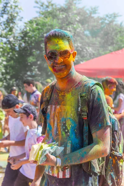 Muchacho Joven Bonito Festival Del Color Caras Coloreadas Los Pueblos — Foto de Stock