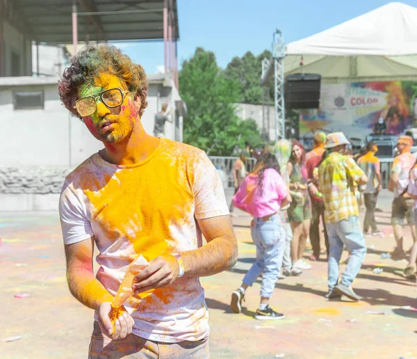 Muchacho Joven Bonito Festival Del Color Caras Coloreadas Los Pueblos — Foto de Stock