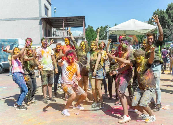 Las Porciones Gente Festival Del Color Caras Coloreadas Los Pueblos — Foto de Stock